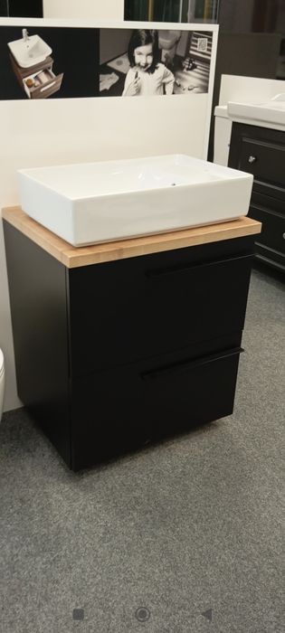 Sprzedam Szafki łazienkowe z bateriami Grohe