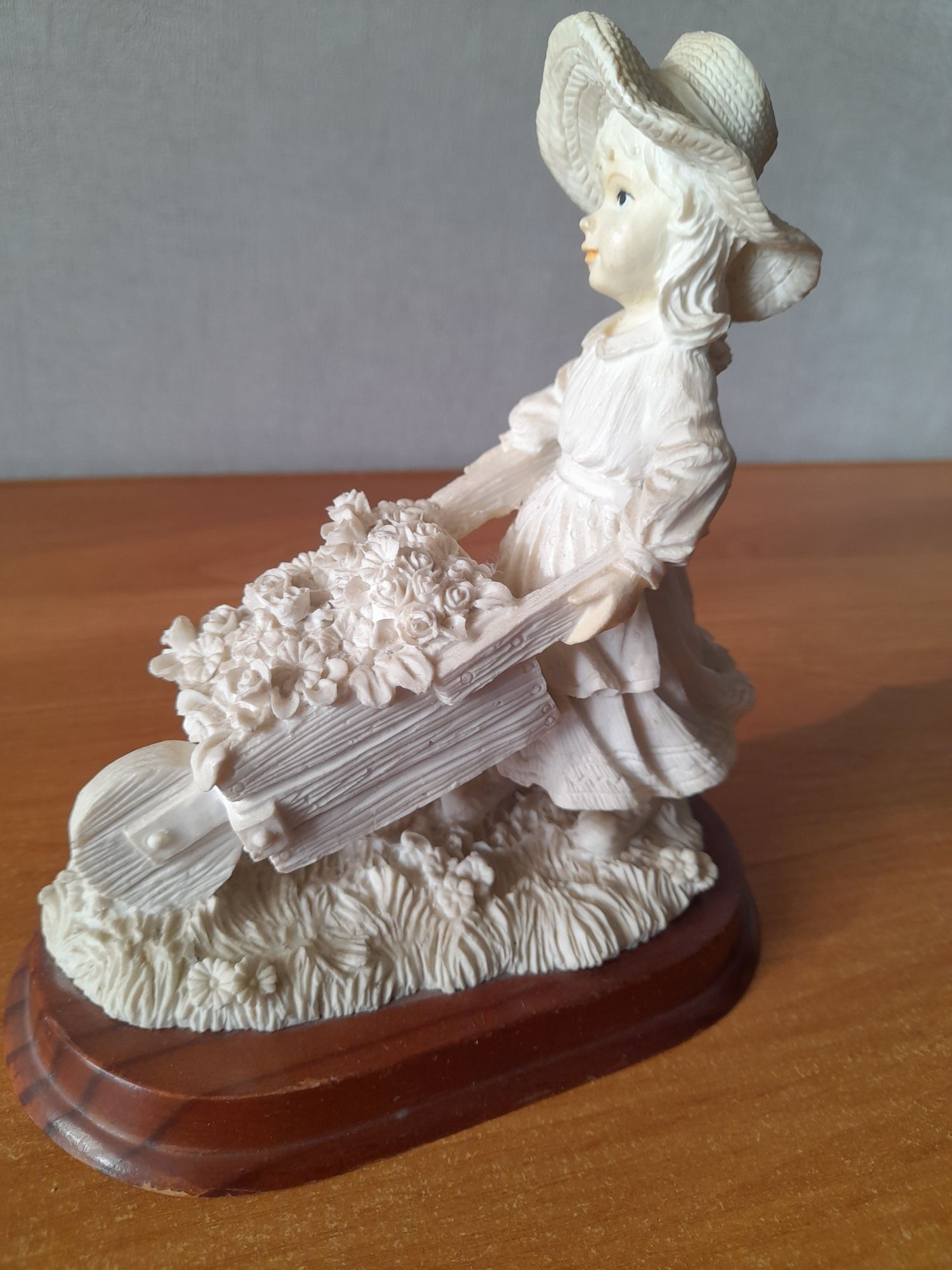 Figurka spring flowers