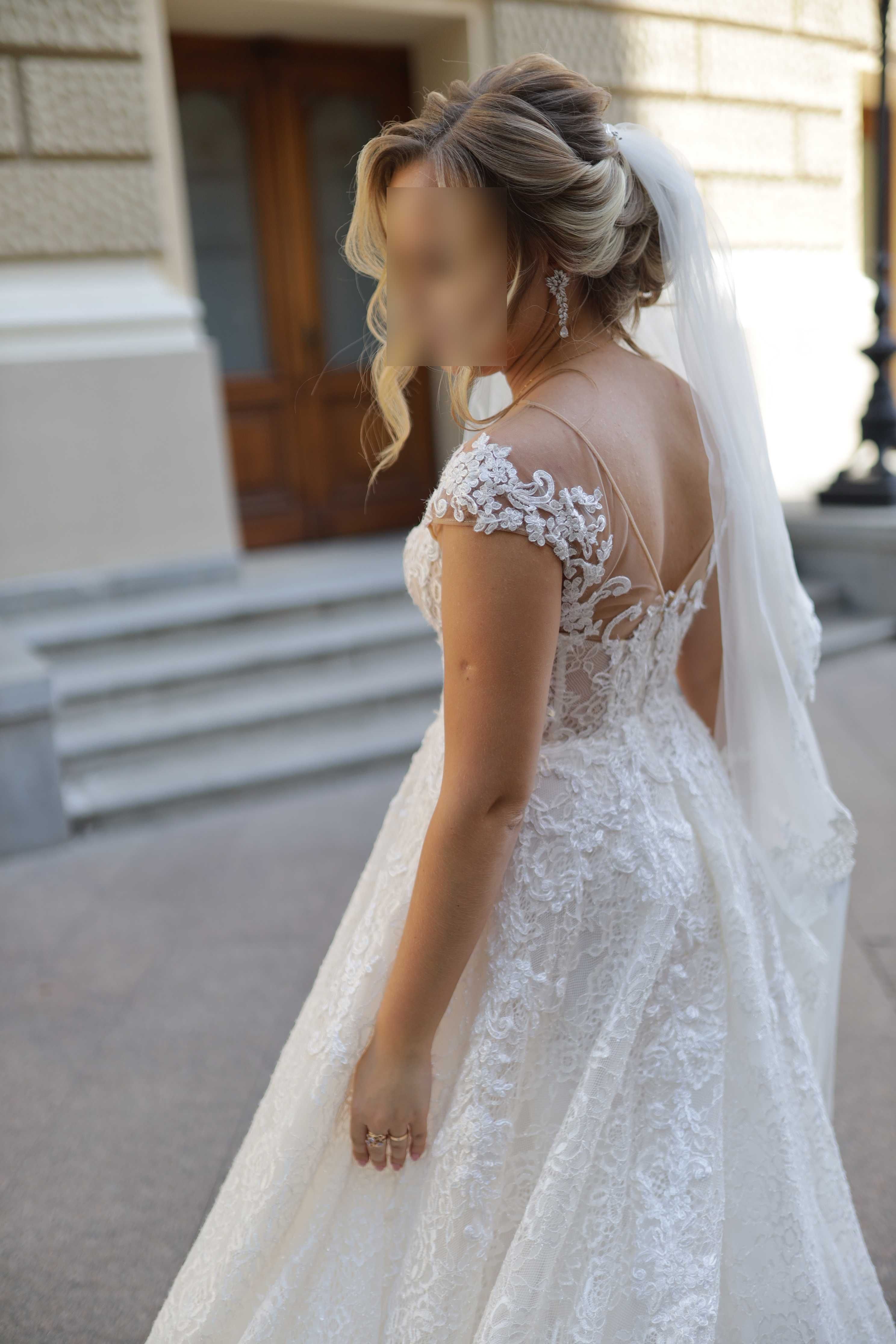 Весільна сукня (38 розмір, на зріст 165)