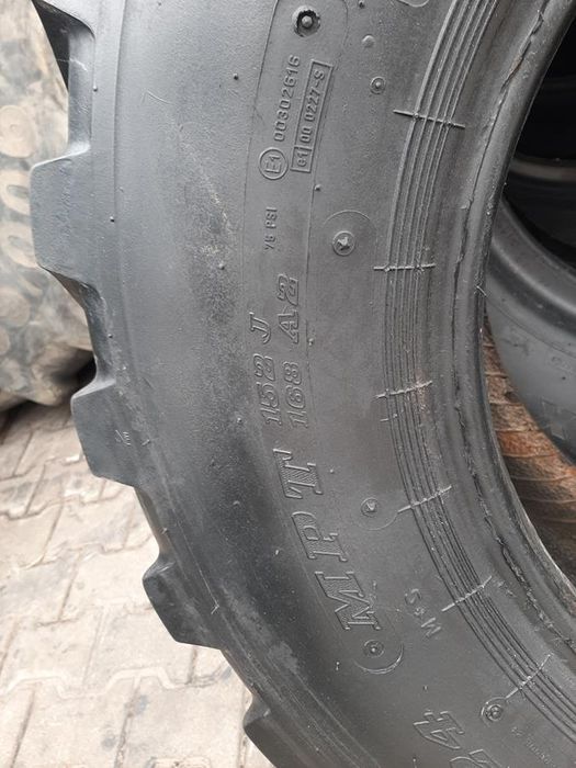 2x Opona używana przemysłowa 405/70R24 DUNLOP SP T9; 900zł(szt.) W4518
