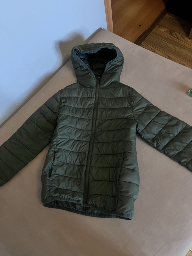 Продаю куртку на хлопчика зелена Mango 140см