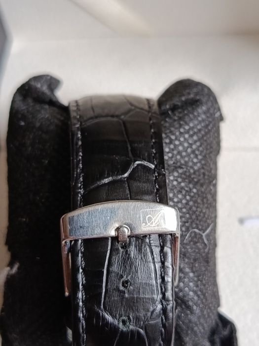 Швейцарський годинник Adriatica