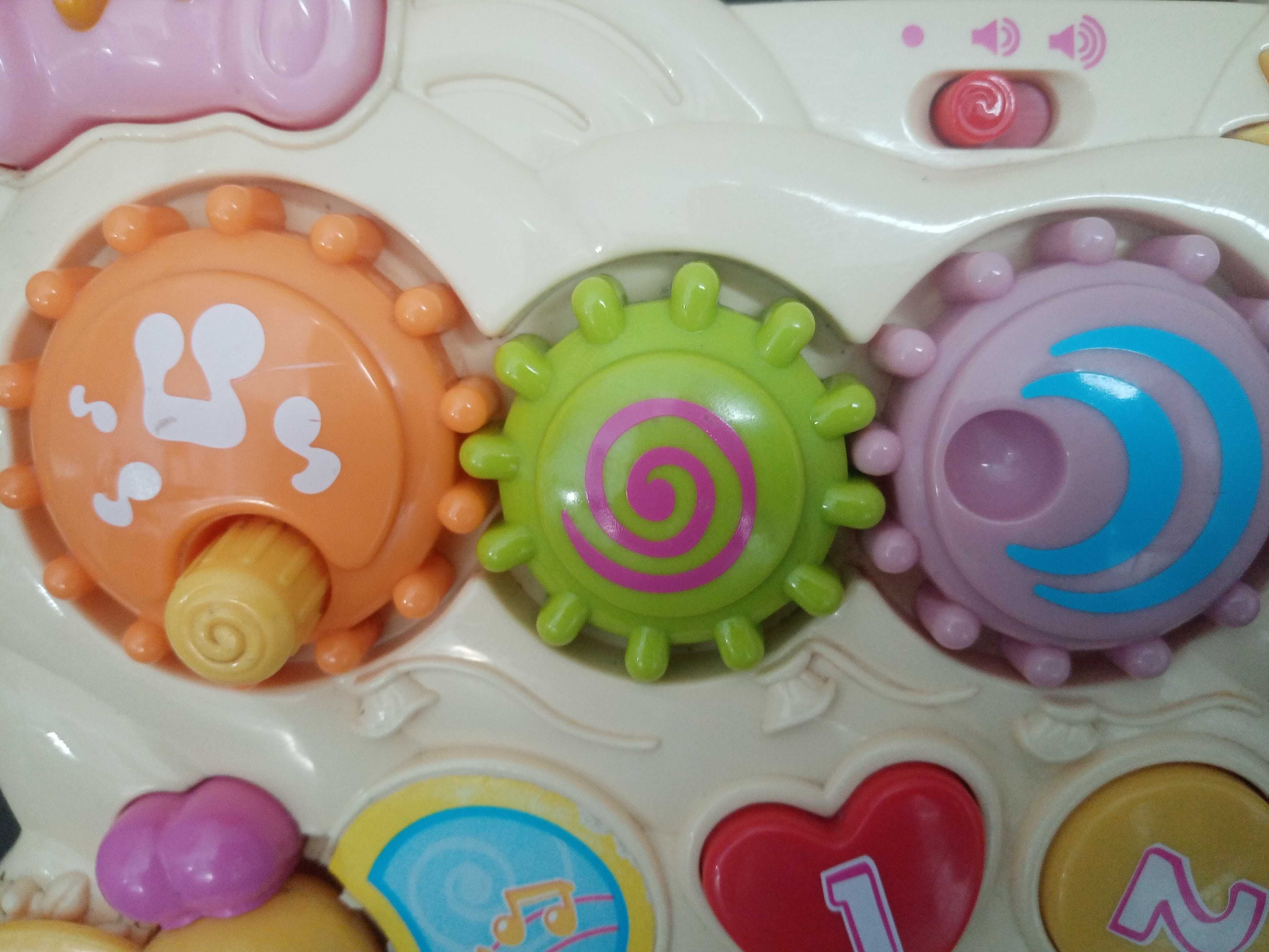 Oddam tablice manipulacyjną vtech dla maluszka