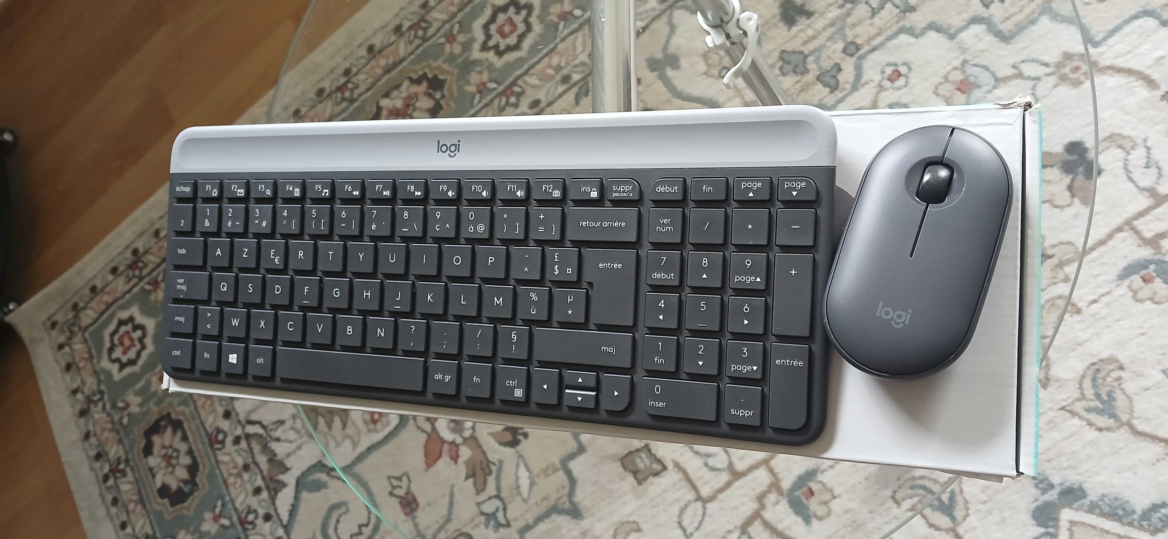 Klawiatura i myszka Logitech Slim Combo MK470.