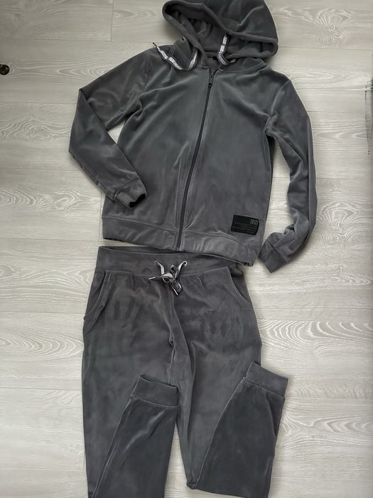 Жіночий велюровий костюм 42 р