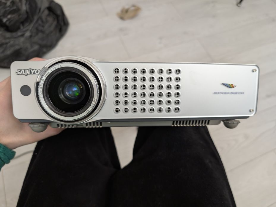 Японський проектор SANYO  PLC-XU51