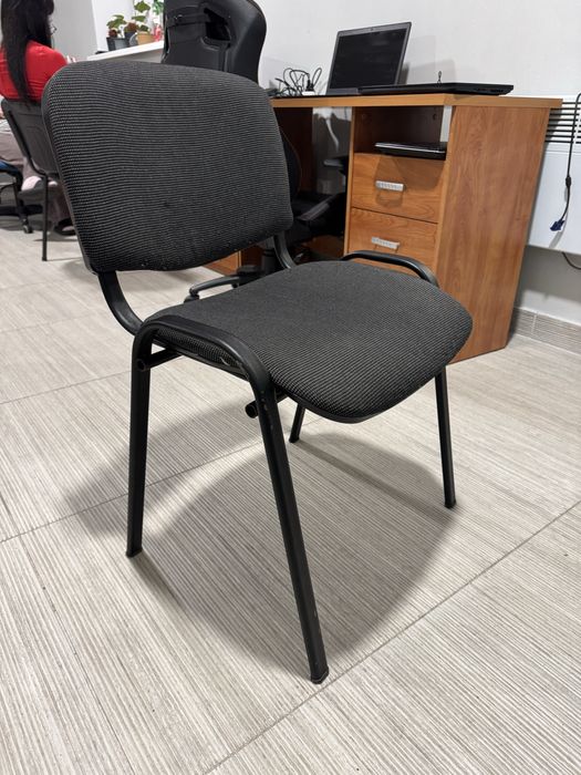 Продам офісні стільці