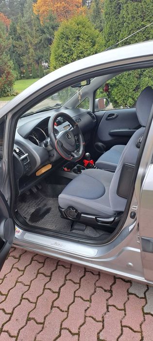 Sprzedam Hondę Jazz, długie opłaty...