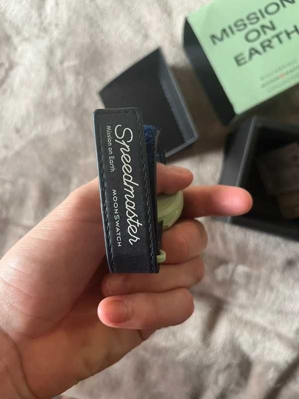 Omega x Swatch SO33G100 Ziemia - Kolekcjonerski Model z Ekosystemami