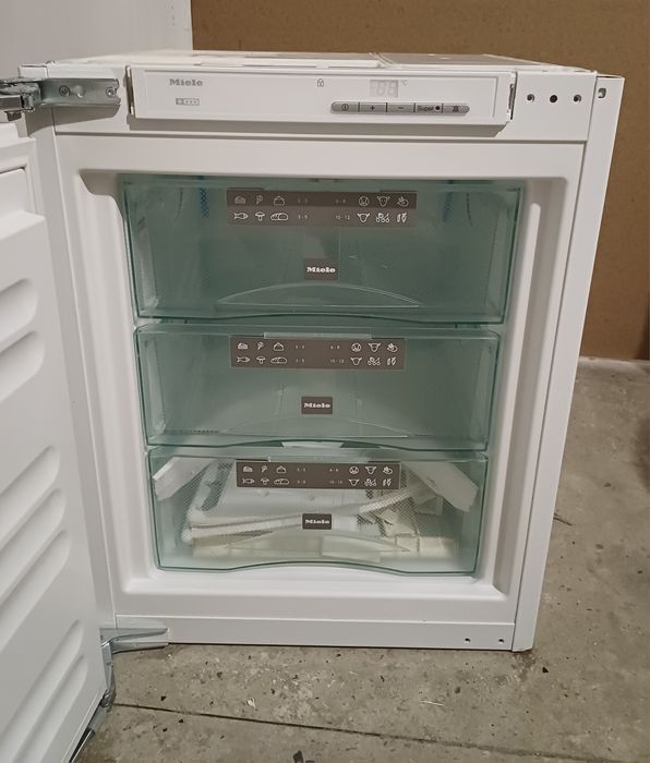 Вбудована морозильна камера Miele F 9052 i-1  80 см A++ 74 л дотяжка