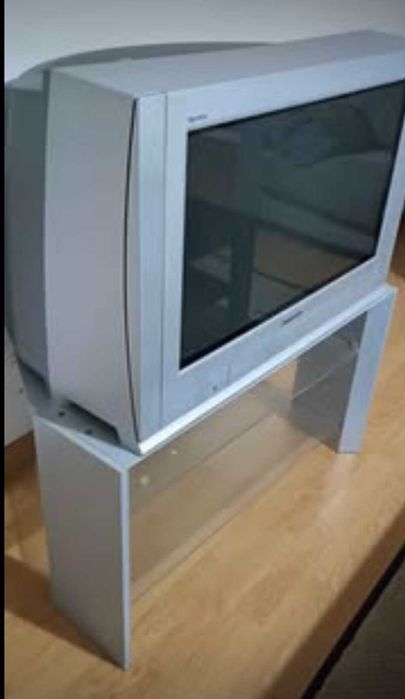 TV Panasonic 28"+ móvel