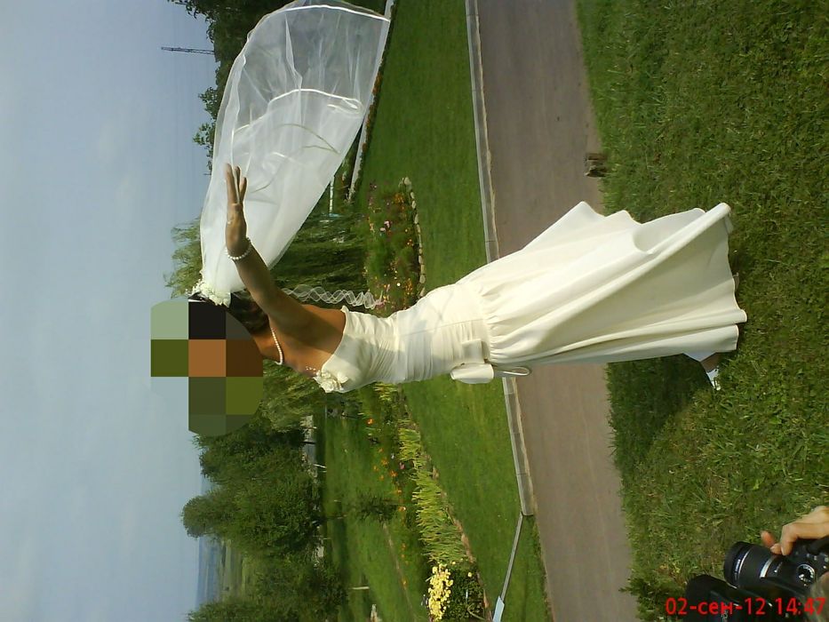 Весільна сукня кольору шампань