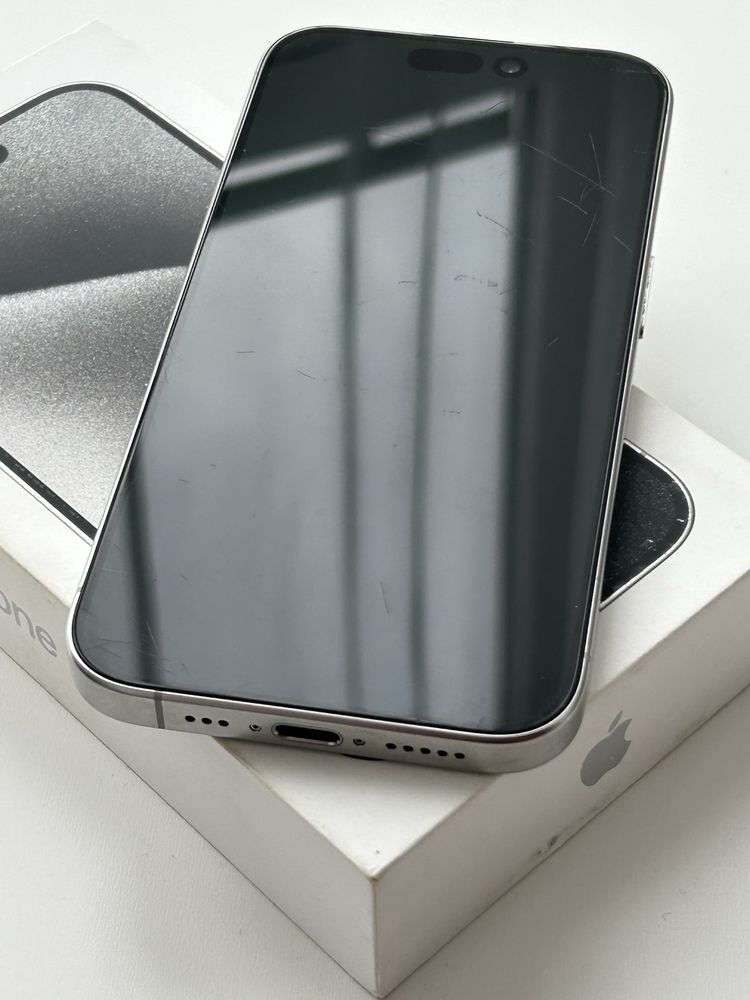 Iphone 15 pro 128 newerlock 700$
