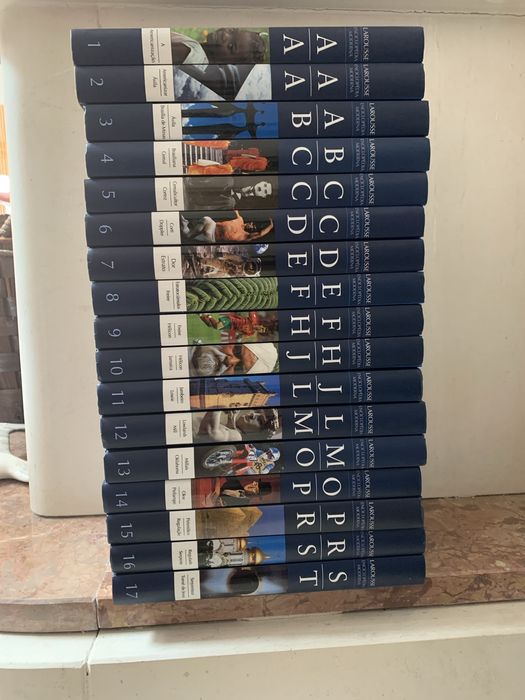 Larousse Enciclopédia Moderna - Completa