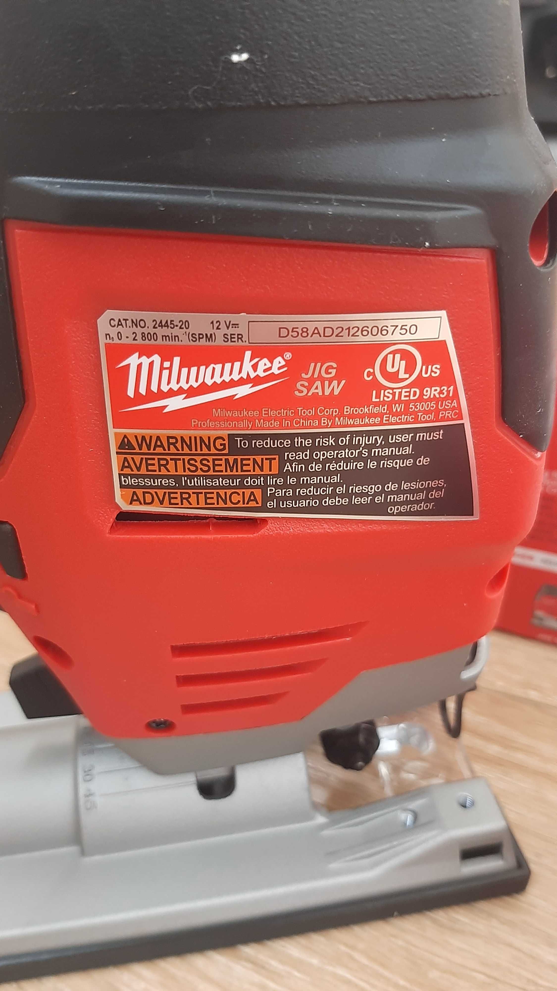 Milwaukee 2445-20 лобзик акумуляторний СШАкомплект