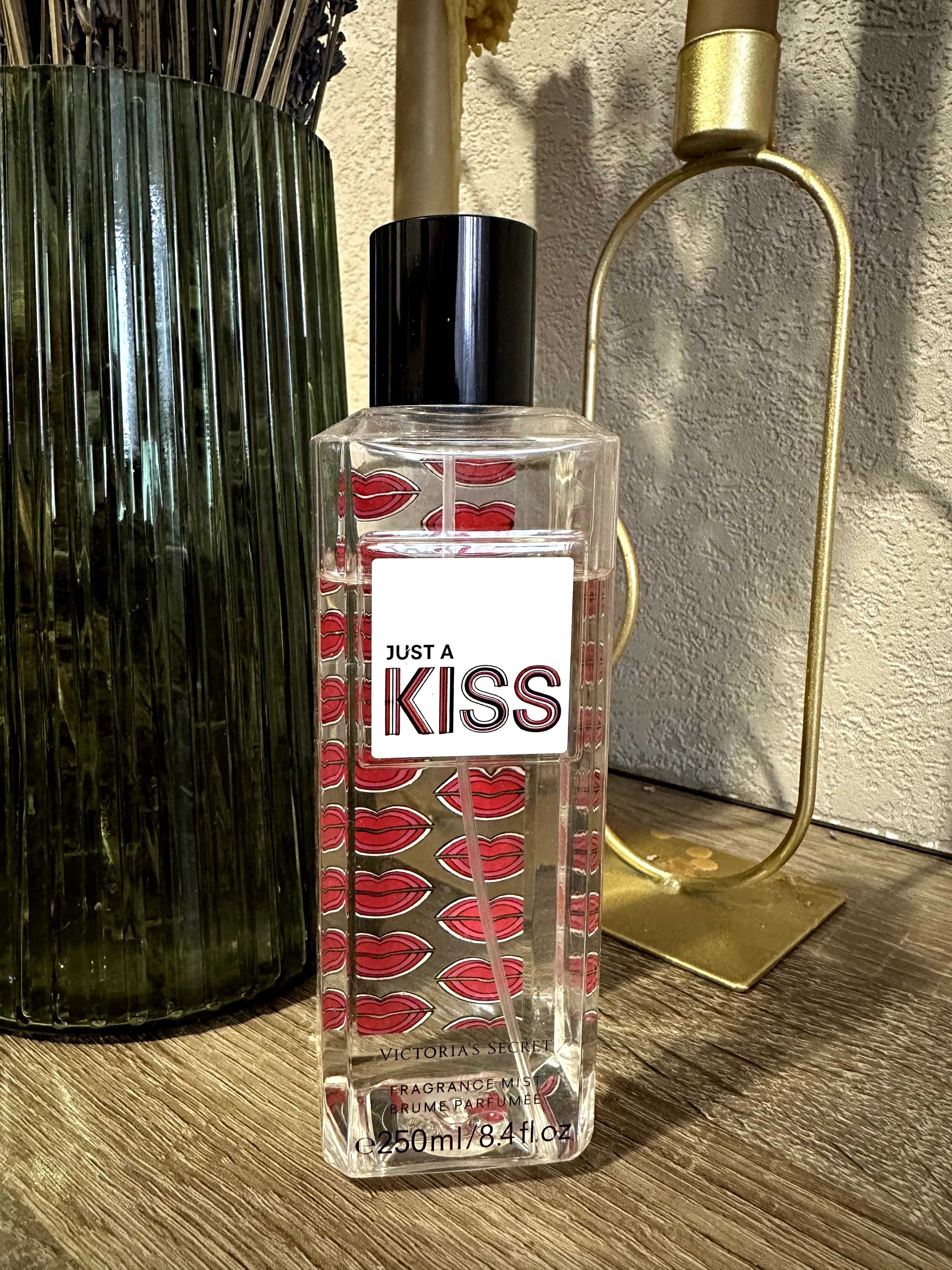Парфумований спрей/міст Victoria's Secret Just A Kiss Fragrance Mist