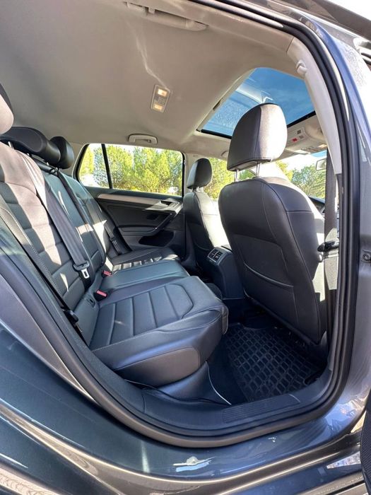 Volkswagen Golf 2015 року випуску (Америка) колір сірий.