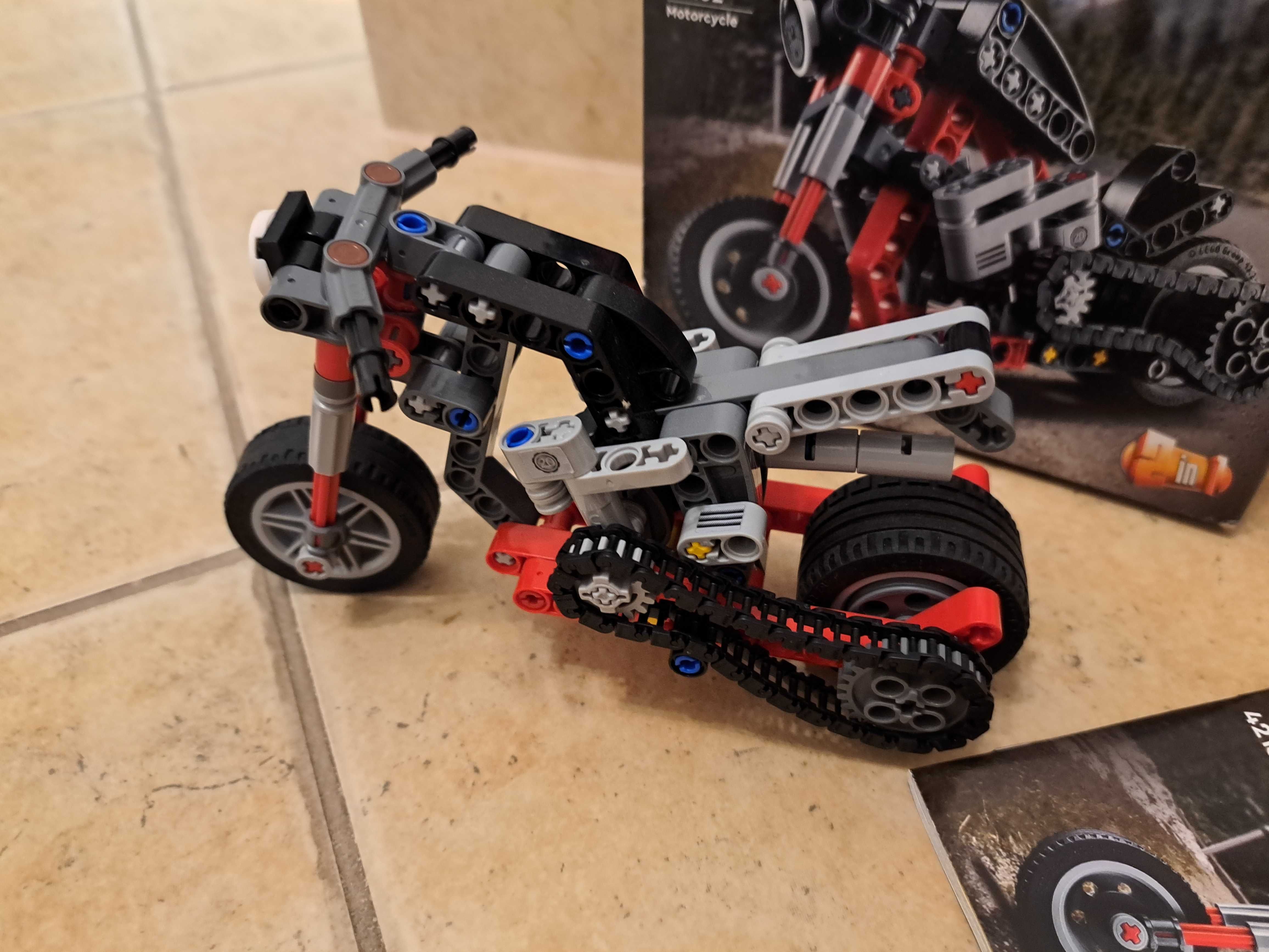 LEGO Technic Motocykl 42132 raz złożony