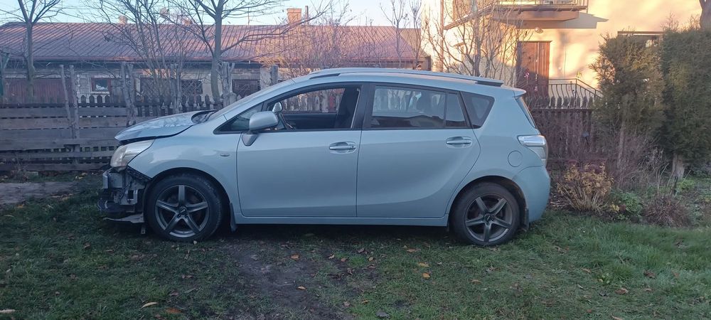 Toyota Verso TOYOTA VERSO 2010 uszkodzona