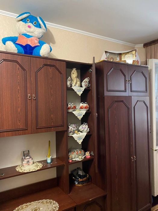 Стінка в кімнату