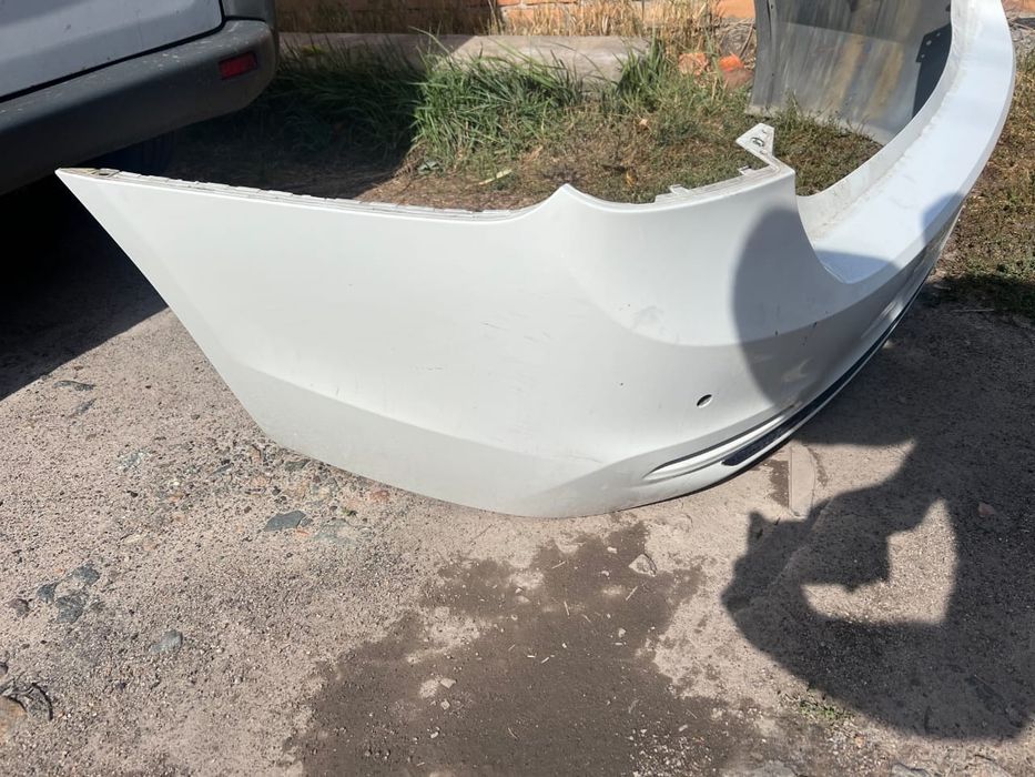 Бампер на бмв ф 30 стоковий,задній не фарбований