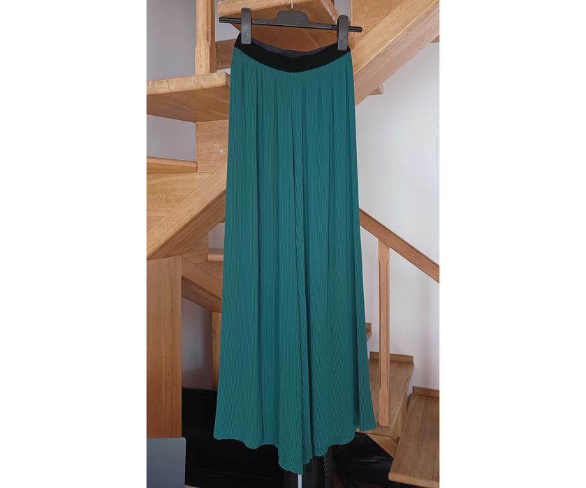 Plisowane szmaragdowe spodnie Vero Moda