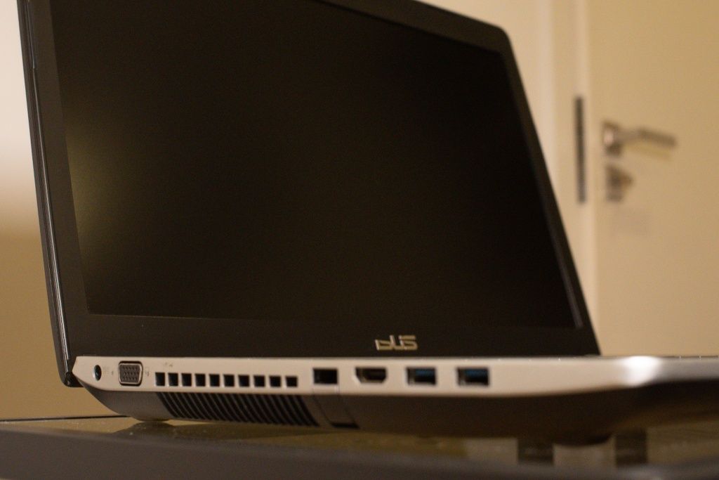 Asus N76V Portátil
