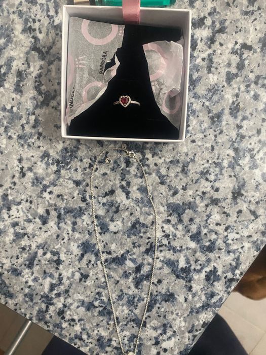 Anel pandora com colar