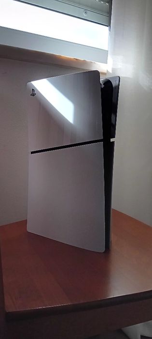 Play station 5 basicamente nova.