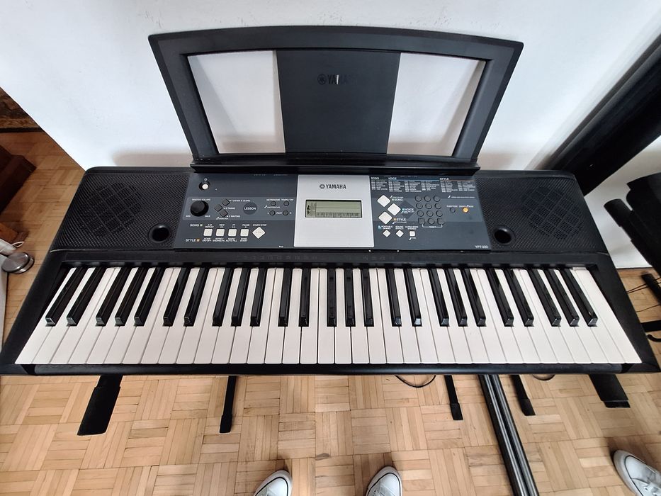 Keyboard Yamaha YPT-230 ze stojakiem