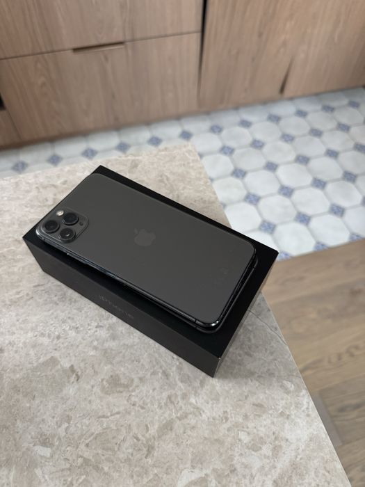 Iphone 11 Pro max 64gb, stan idealny, używany przez kobietę