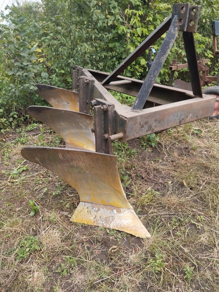 Продам 2 плуги в хорошому стані