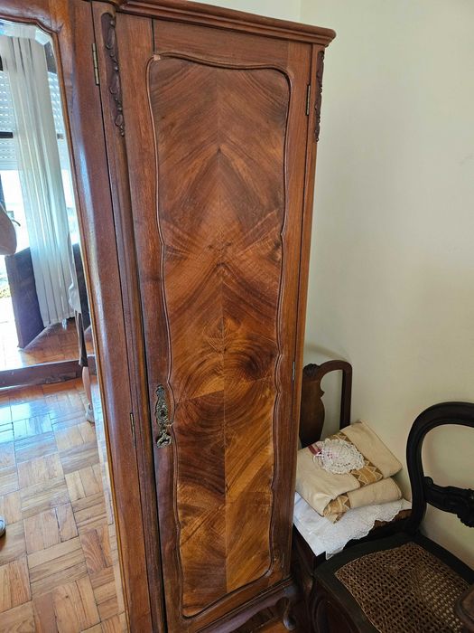 Roupeiro traços antigo