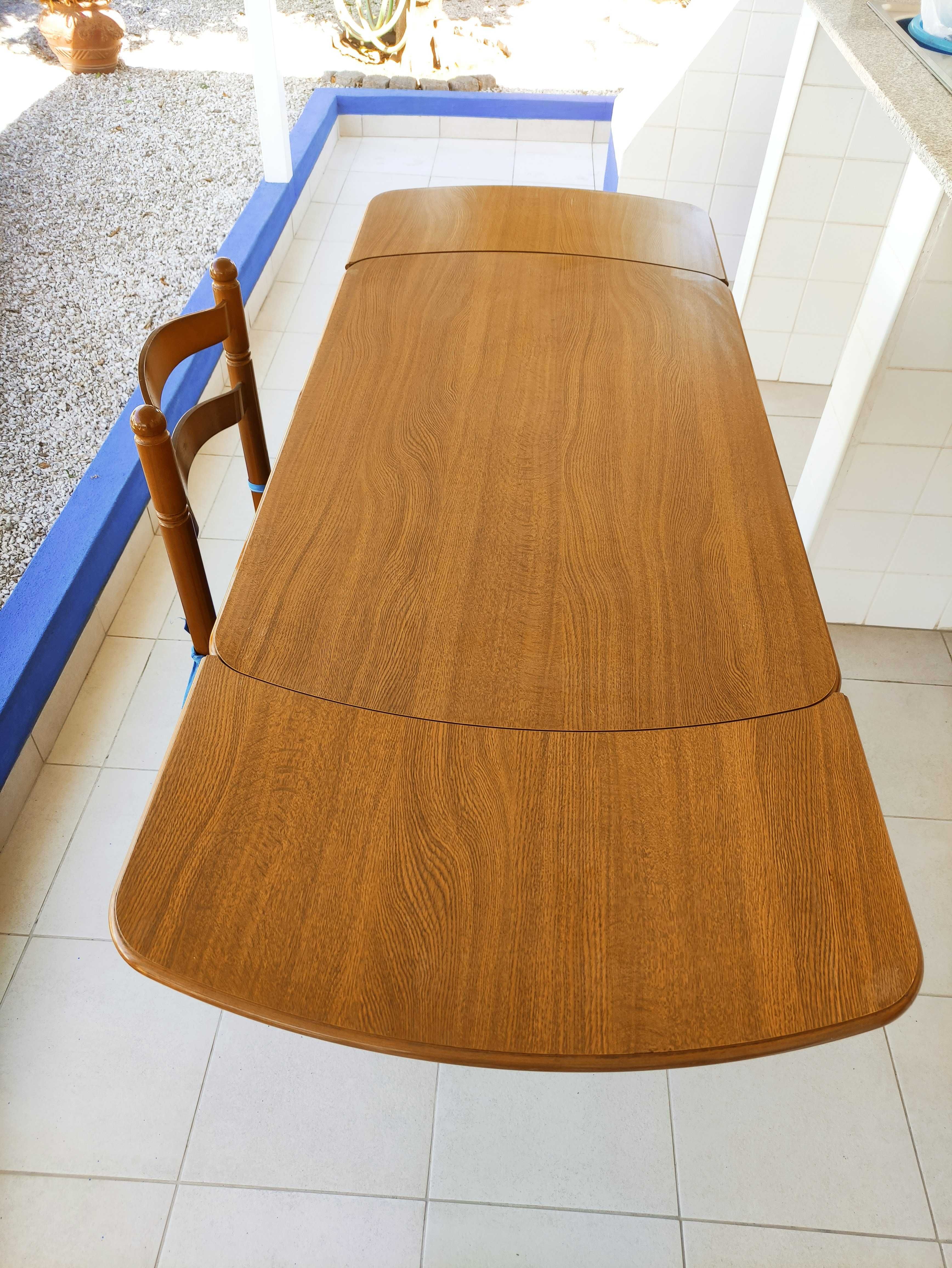 Mesa cozinha com 3 cadeiras