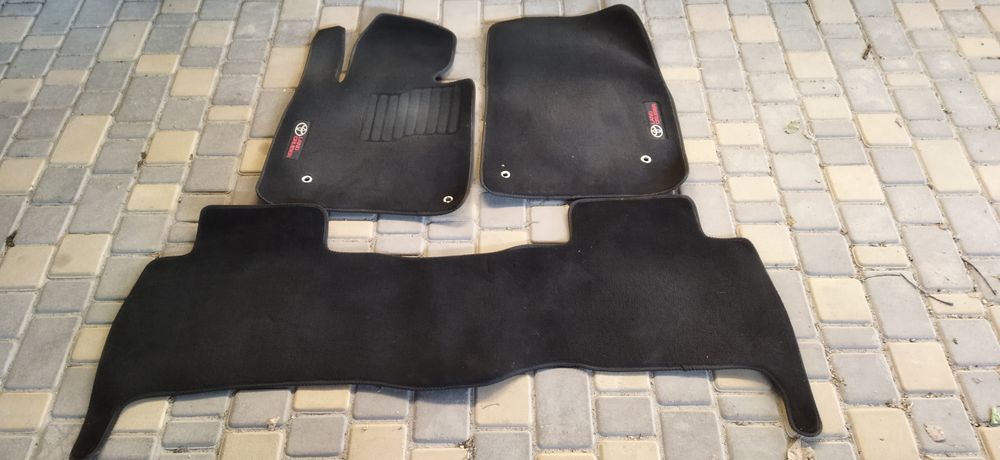 Продам коврики Тойота Лексус комплект