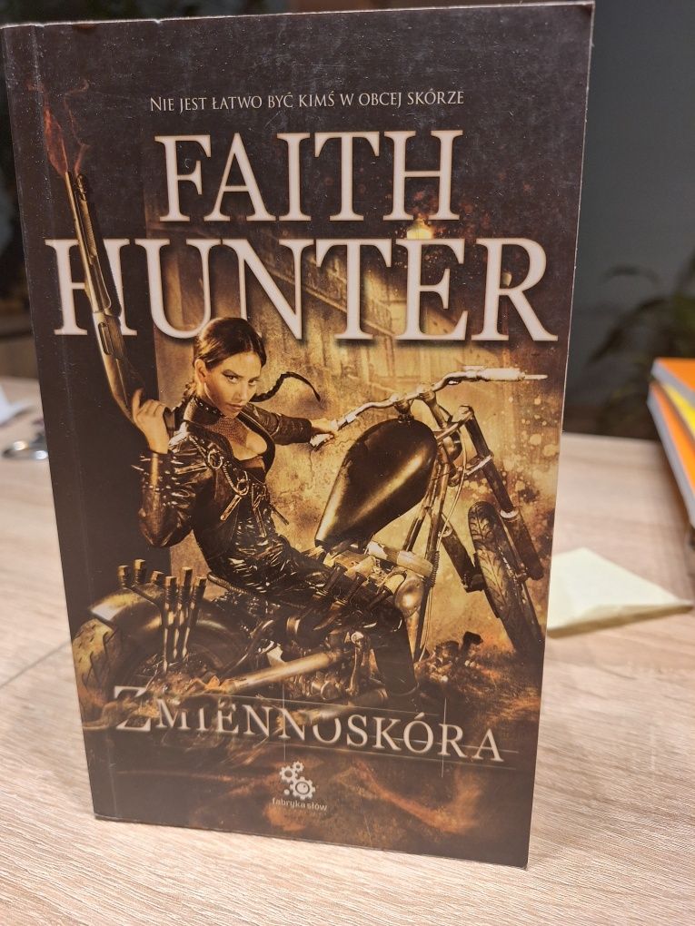 Faith Hunter - Zmiennoskóra