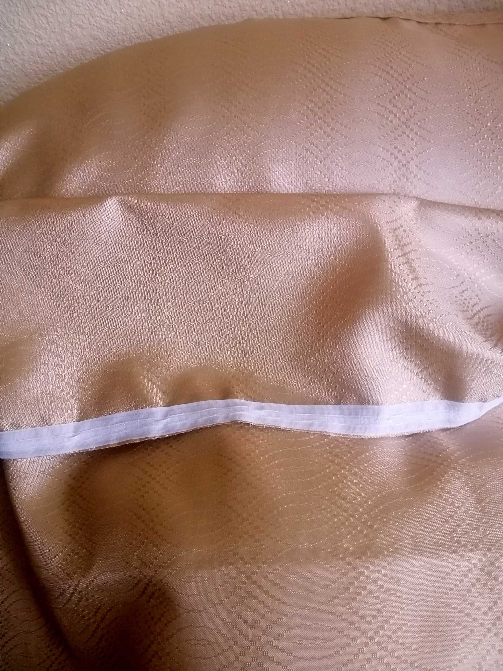 Готові штори , підшиті тасьмою р. 2,40 х 1,17