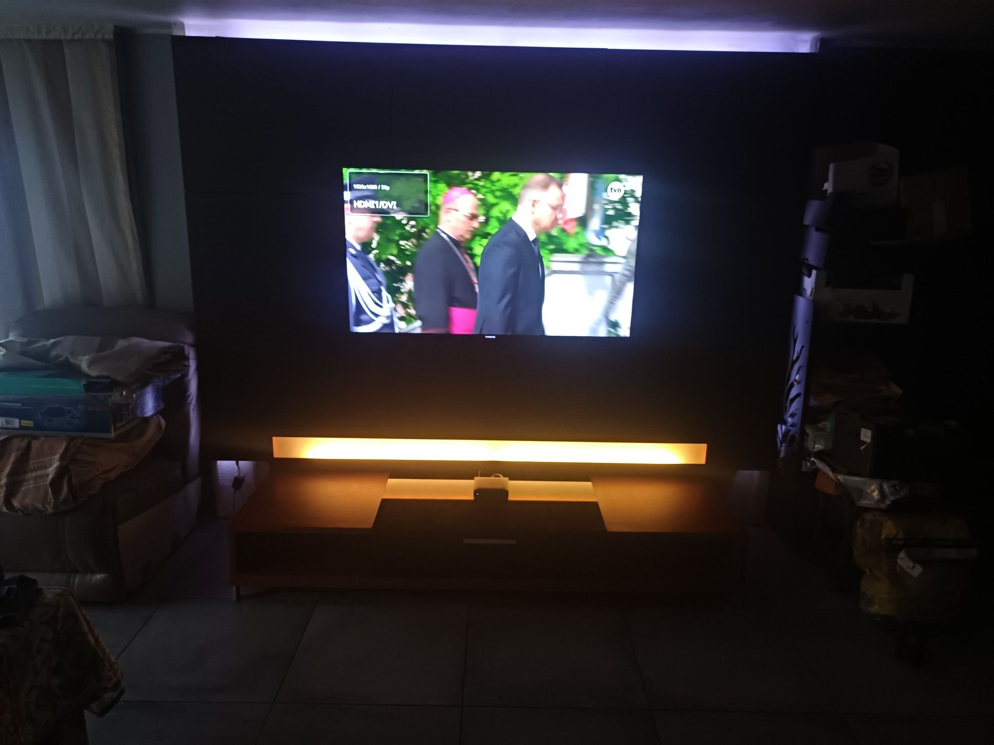 Szafka RTV z oświetleniem