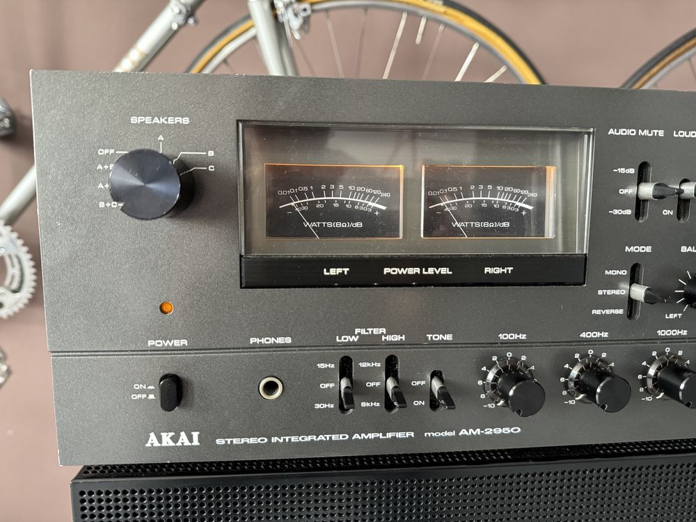 Топовий підсилювач Akai 2950