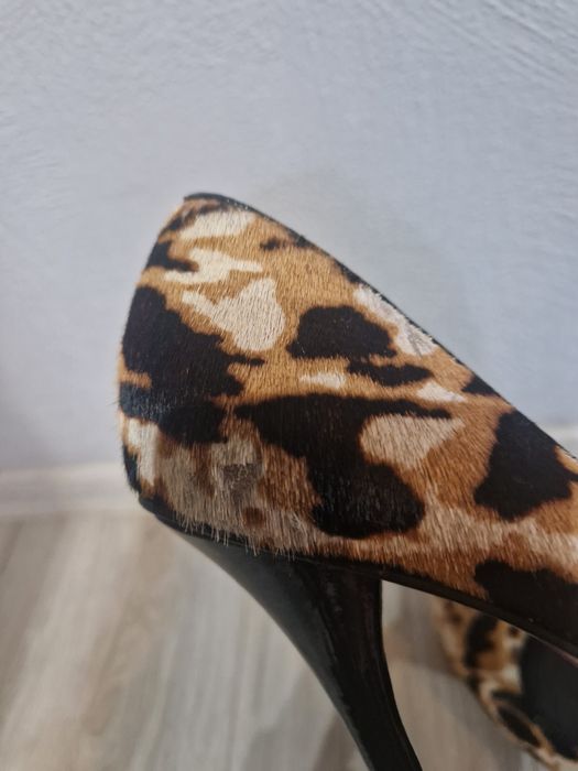 Czółenka na szpilce w panterkę kazar rozmiar 39