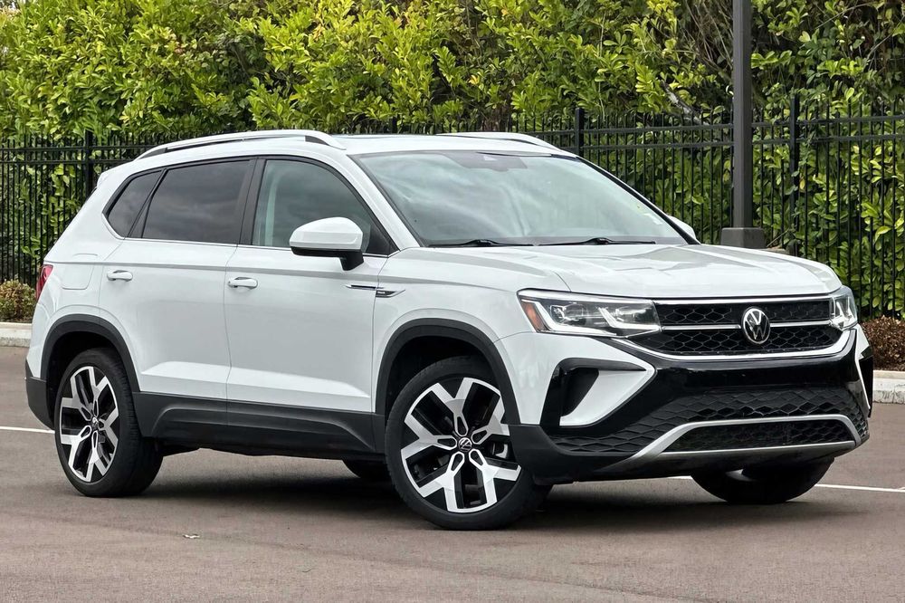 Volkswagen Taos      2022