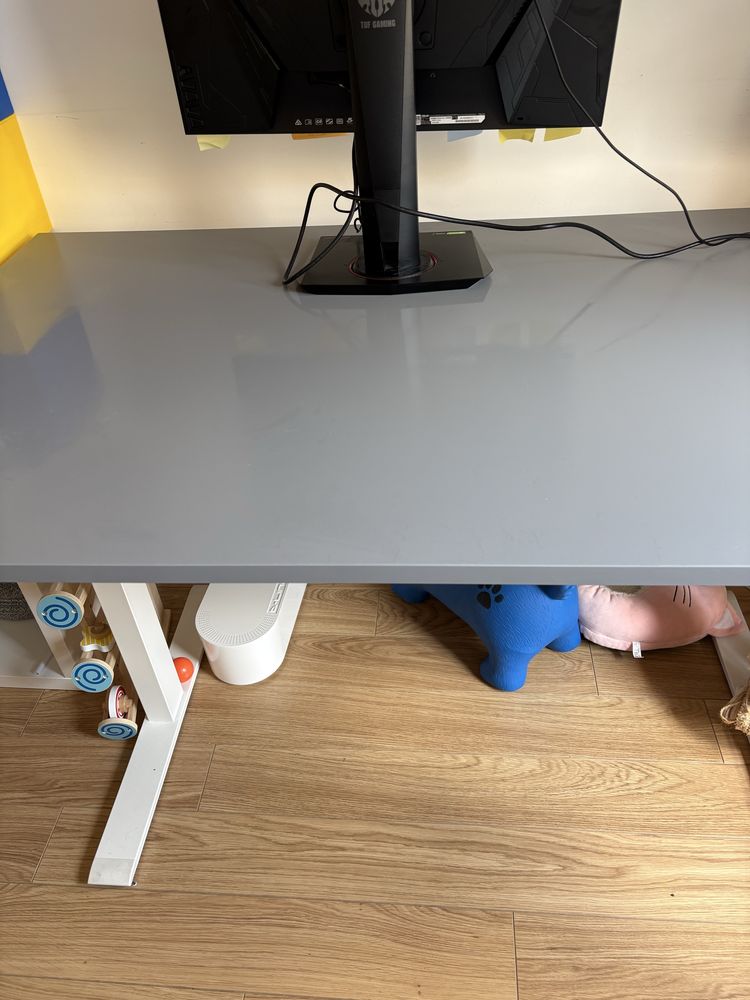 Secretaria eletrica standing rodulph ikea cinzenta