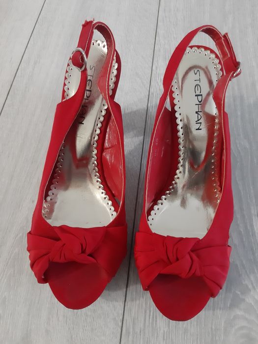 Sapatos  praticamente   novos