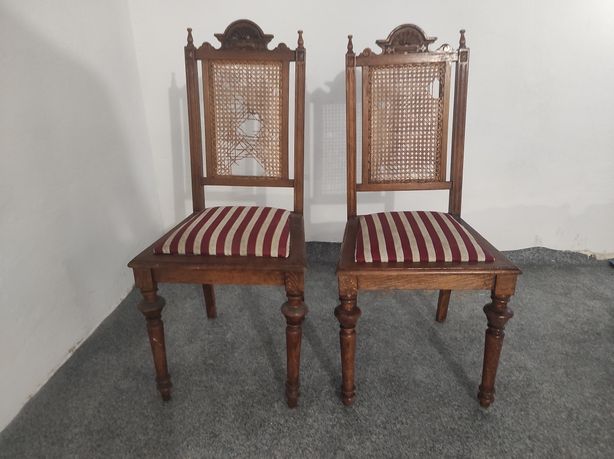 Krzesła drewniane z oparciem do renowacji