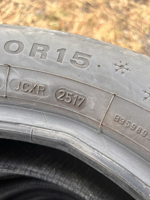 Зимові шини комплект 185/60 r15 Dunlop