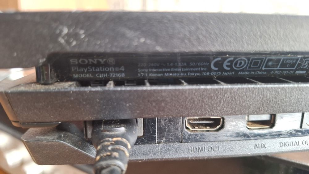 Ps4 Pro 1TB + 3 gry PlayStation 4 cuh-7216b