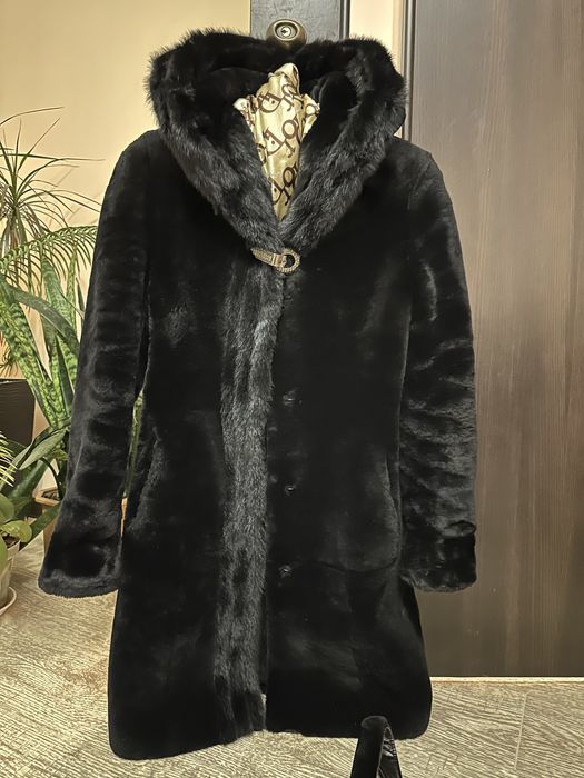 Шуба мутонова з норкою