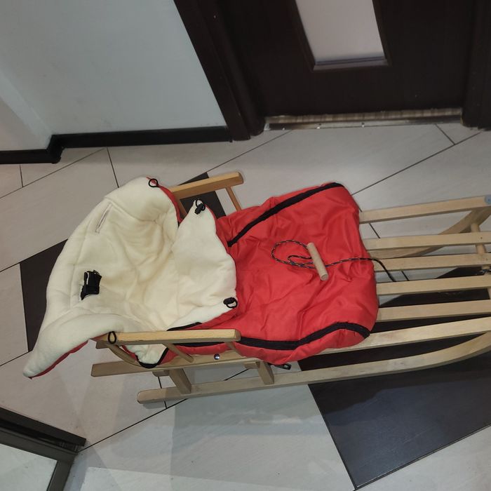 Sanki z oparciem ze śpiworem