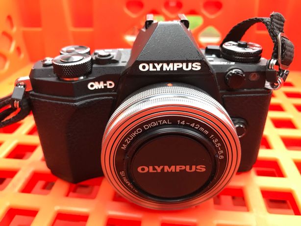 Фотоаппарат Olympus OM-D E-M5 mark II (1080p/60fps) + M.zuiko 14-42 EZ