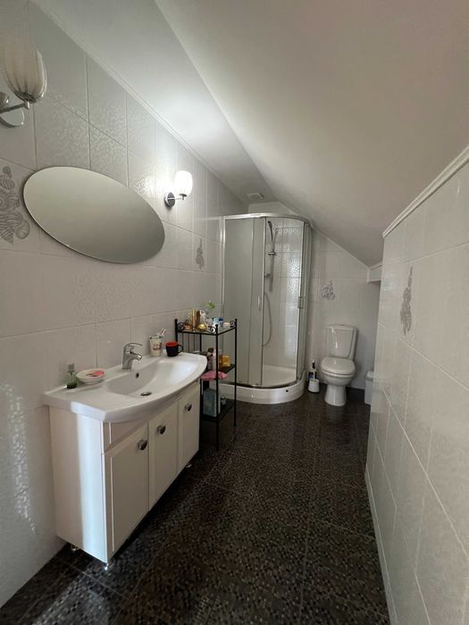 Продаж двоповерхового будинку з сауною напроти лісу.